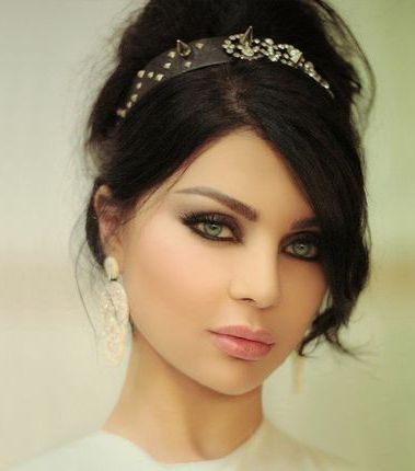 الشعر المرفوع الخاص بالوجه الدائري