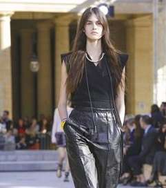 تعرفي على سر الإطلالات الأنيقة والراقية مع تصاميم دار Isabel Marant