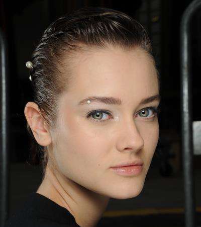 ماكياج متلألئ مع Chanel