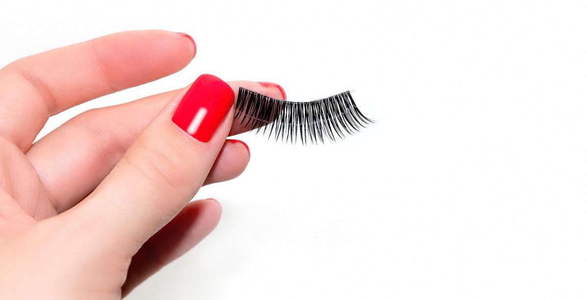 حيلة سهلة لتطبيق الرموش المستعارة