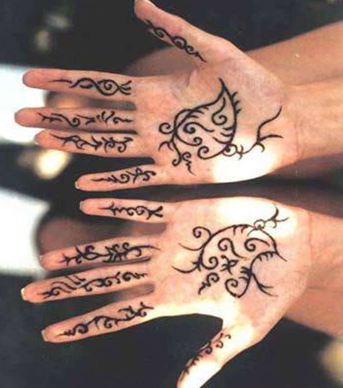 تصفحي صور نقش بسيط للمسة رائعة على يديك