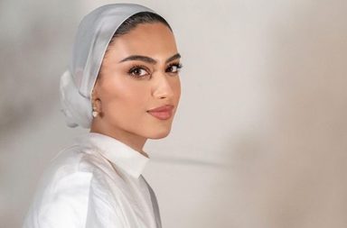 الفاشينيستا السعودية يارا النملة مع  آيرينا شايك والصورة تظهر شبهًا مذهلًا بينهما