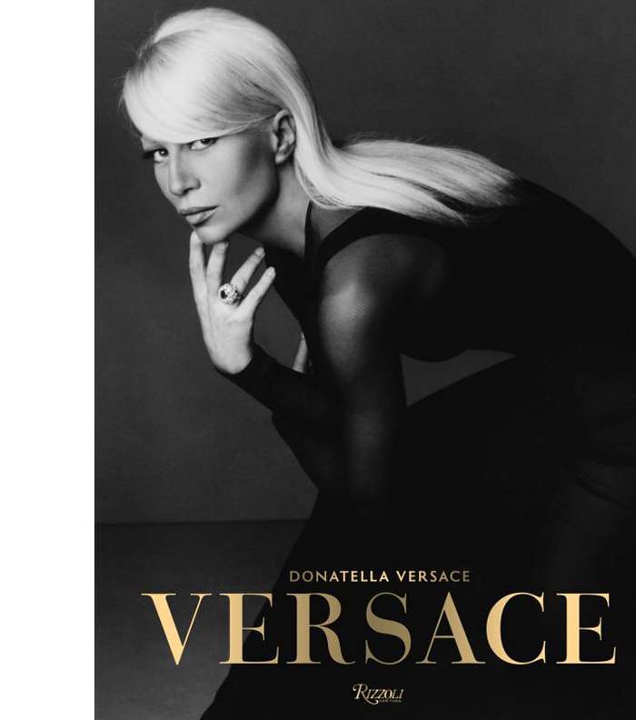 غلاف كتاب فيرساتشي الجديد بعنوان Versace