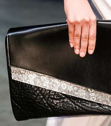 من صيحات الشنط لصيف 2014، الكلاتشات بالقياس الكبير