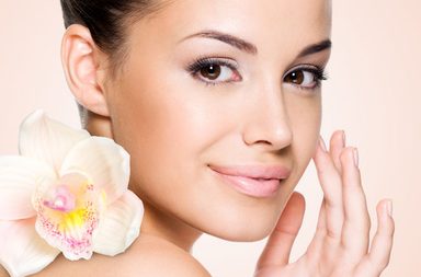 اخطاء تجميل ترتكبها العروس خلال شهر العسل 