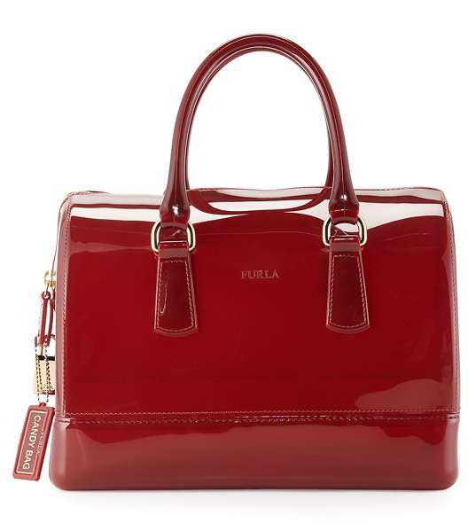 تألقي مع حقيبة Furla بموضة الـ Jelly
