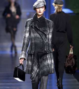 Christian-dior-rtw-fall-2010-9-3-2010-16