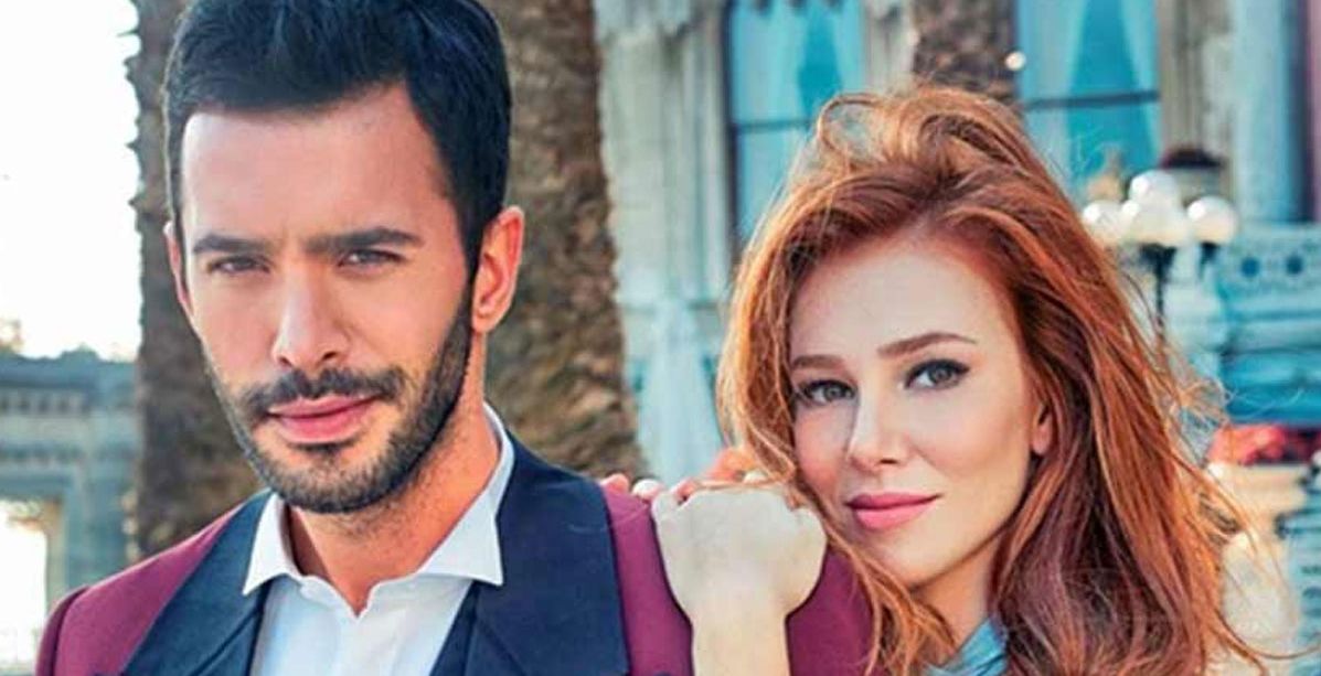 صورة مسربة تجمع بطل حب للايجار وشقيقيه! هل يفوقانه وسامةً؟