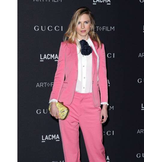 بريت مارلينغ ببذلة رسمية باللون الزهري من غوتشي في حفل الـ Lacma