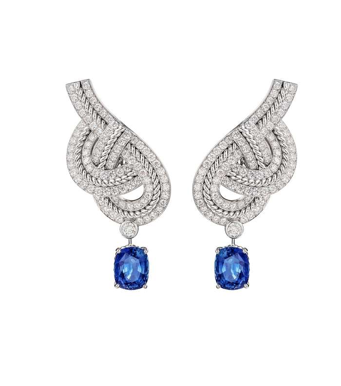اقراط ماسية مع حجرة باللون الازرق من CHANEL من مجموعة Flying Cloud