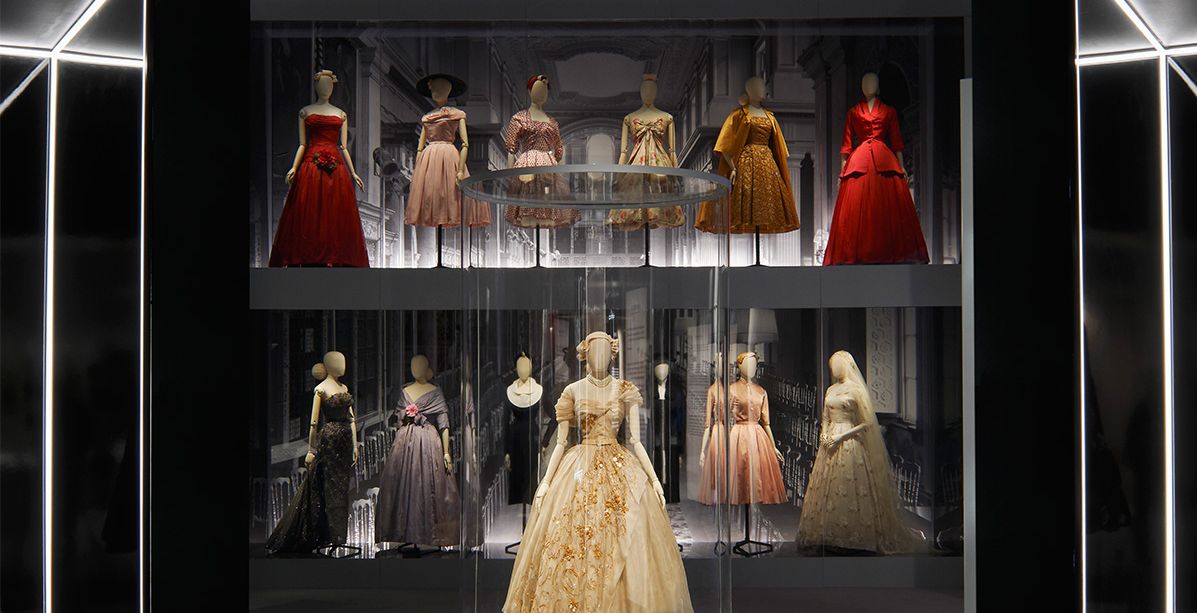 معرض ديور Christian Dior Designer of Dreams في لندن