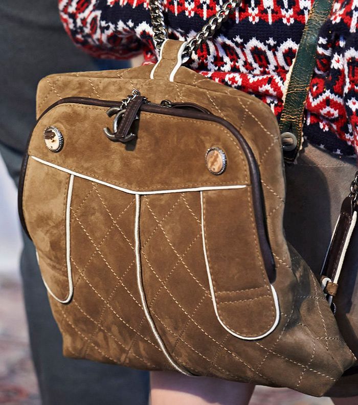 لاطلالة مميزة، اختاري حقيبة CHANEL الظهر من مجموعة Metiers D'art 2015