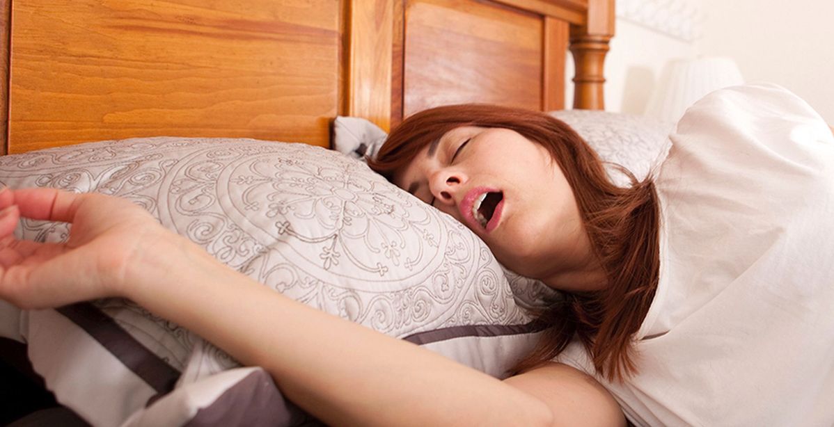 4 حلول للتوقف عن الشخير أثناء النوم