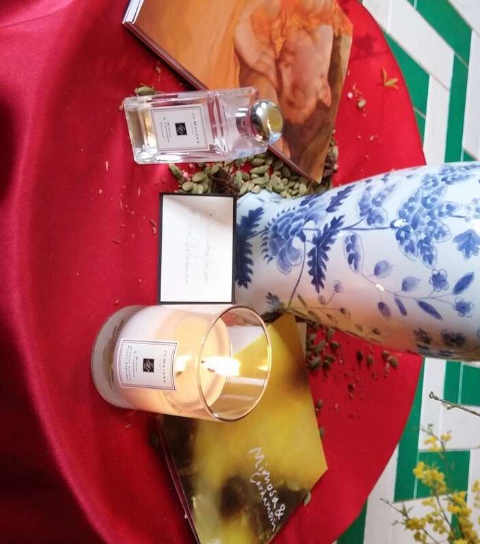 عطر جو مالون الجديد وأزهار الميموزا
