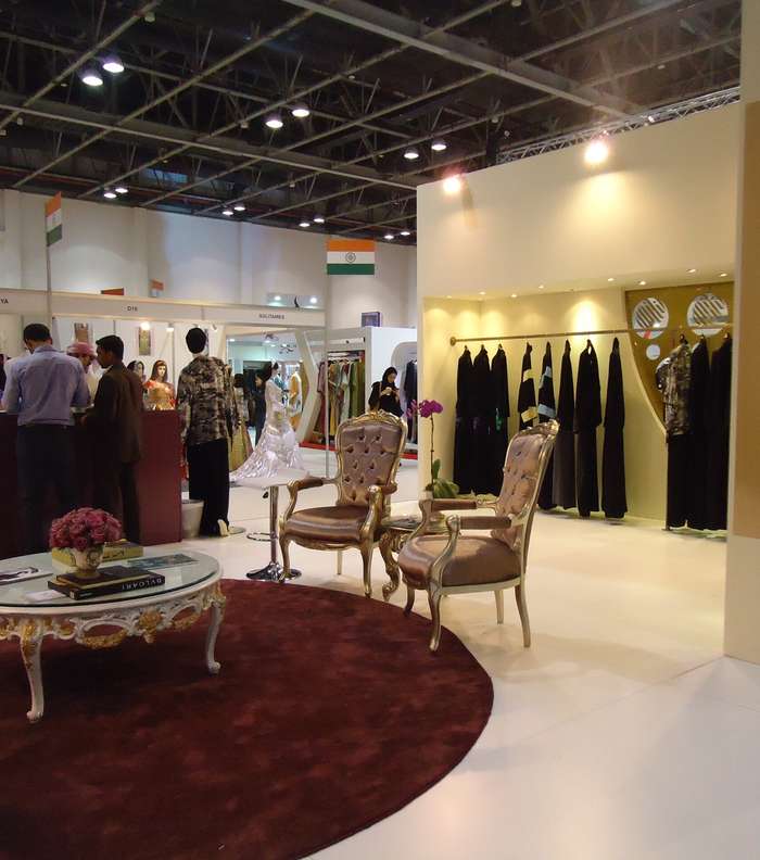حضور لافت للعباءات كالعادة في معرض العروس في دبي 