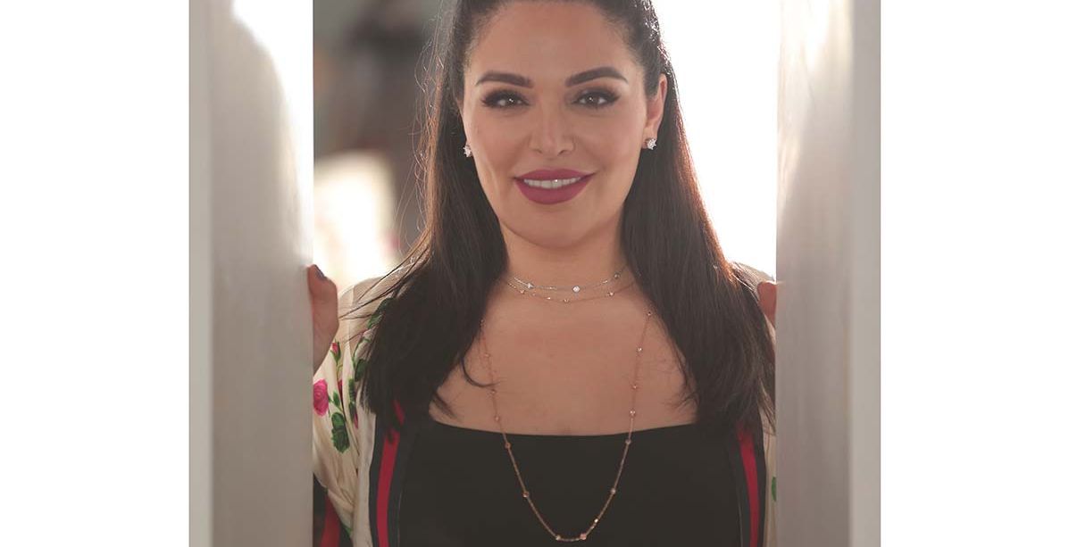 منى قطان تشارك ياسمينة أسرار عطورها