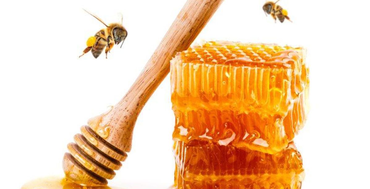 ما هو العلاج بمنتجات النحل Apitherapy  وكيف يؤثّر على جمالك وصحّتك؟