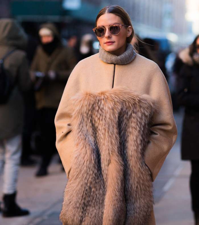 اوليفيا باليرمو تتالق بمعطف الفرو في شوارع نيويورك خلال اسبوع الموضة النيويوركي