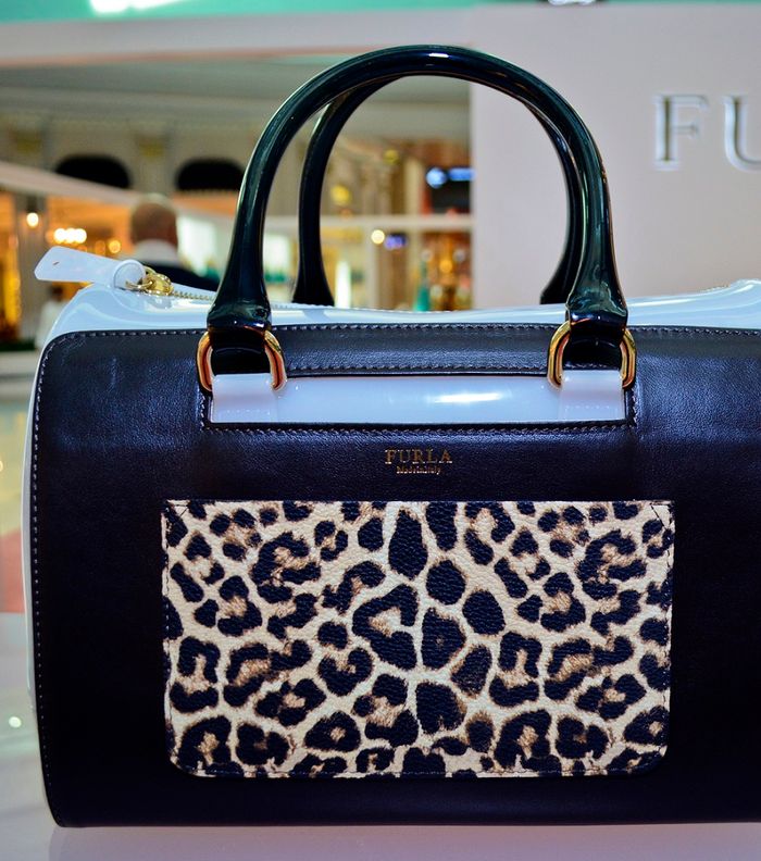 تألقي هذا الموسم بحقيبة كاندي من Furla