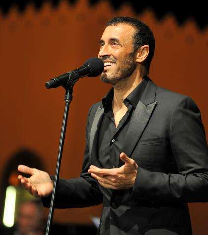 قيصر الغناء العربي كاظم الساهر يطرب جمهوره في الدوحة