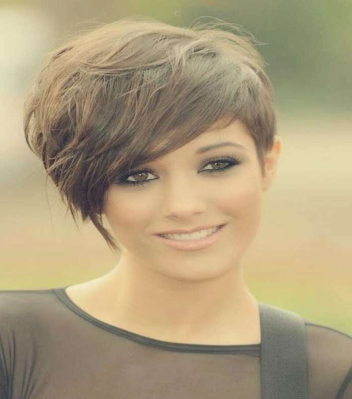 صور اجمل قصات شعر 2021 للنساء