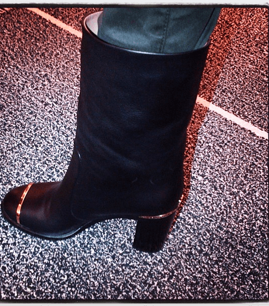 اليسا تختار أحذيتها من الماركات العالمية وتحديداً Chanel