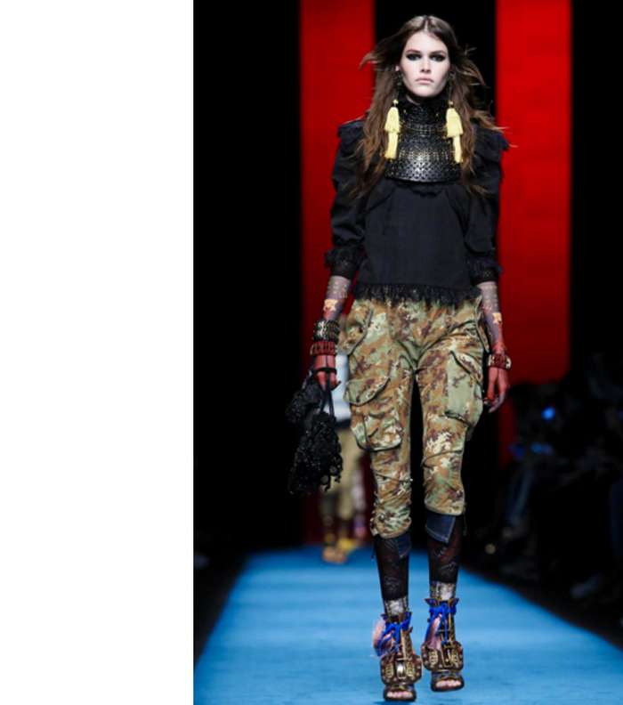 موضة السراويل المزمومة المطبعة بالنقشة العسكرية من Dsquared2