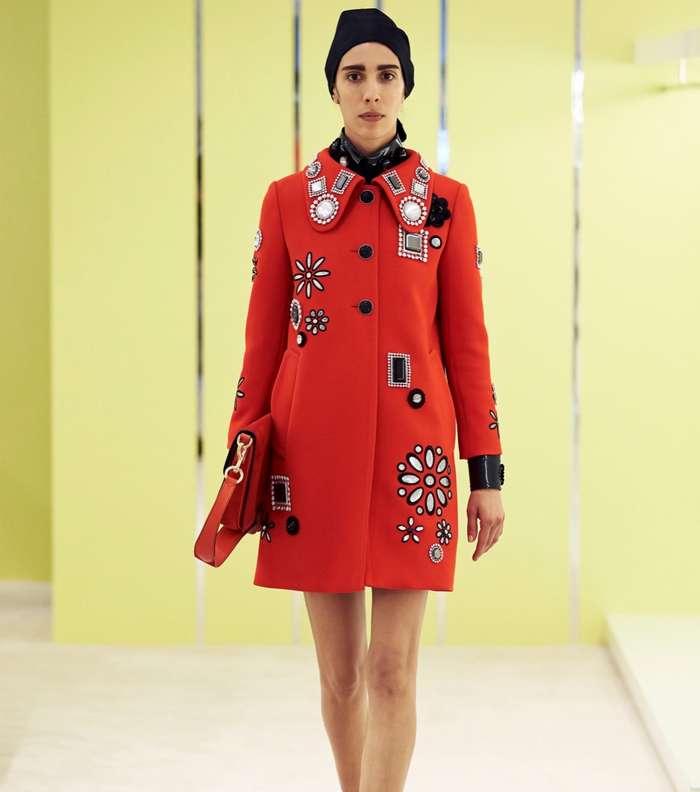 موضة المعطف على شكل فستان من مجموعة مارك جايكوبز Resort 2016