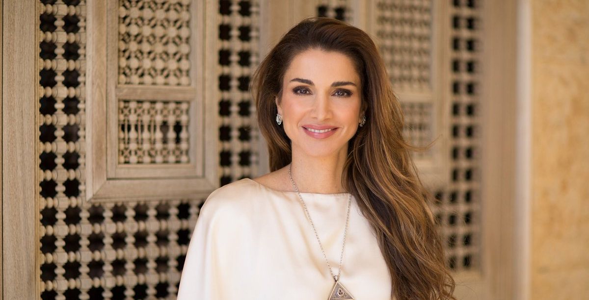 جميلة ومتألقة في أيامها العادية... فكيف بدت الملكة رانيا يوم تتويجها؟