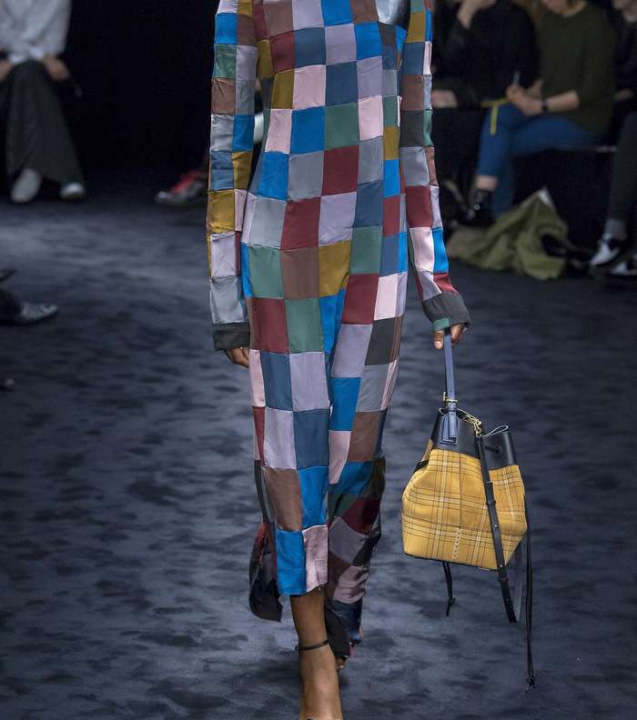 الفستان متوسط الطول بموضة الـ Patchwork من لويفي لشتاء 2018