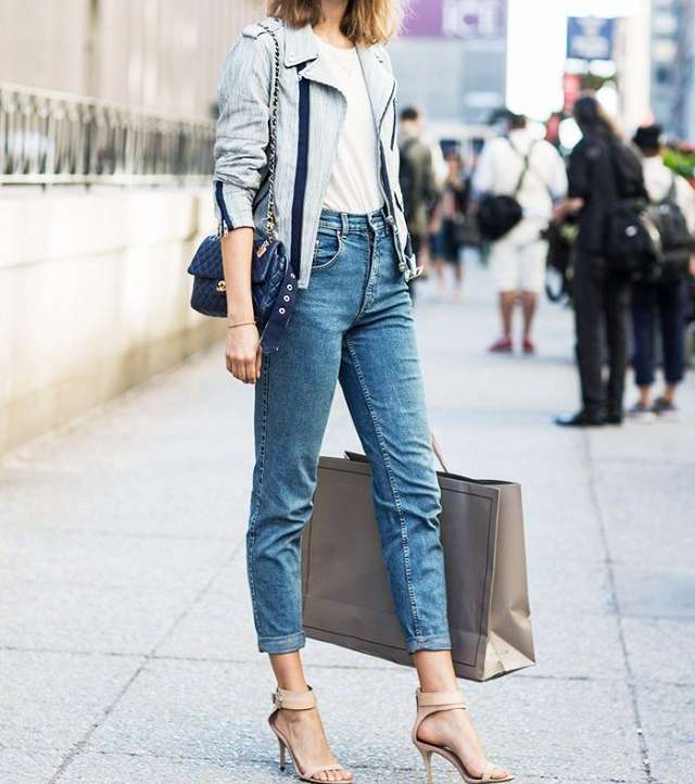 ارتدي الجينز مع السترة القصيرة Crop Jacket لاطلالة كلاسيكية تناسب العشاء الرومنسي