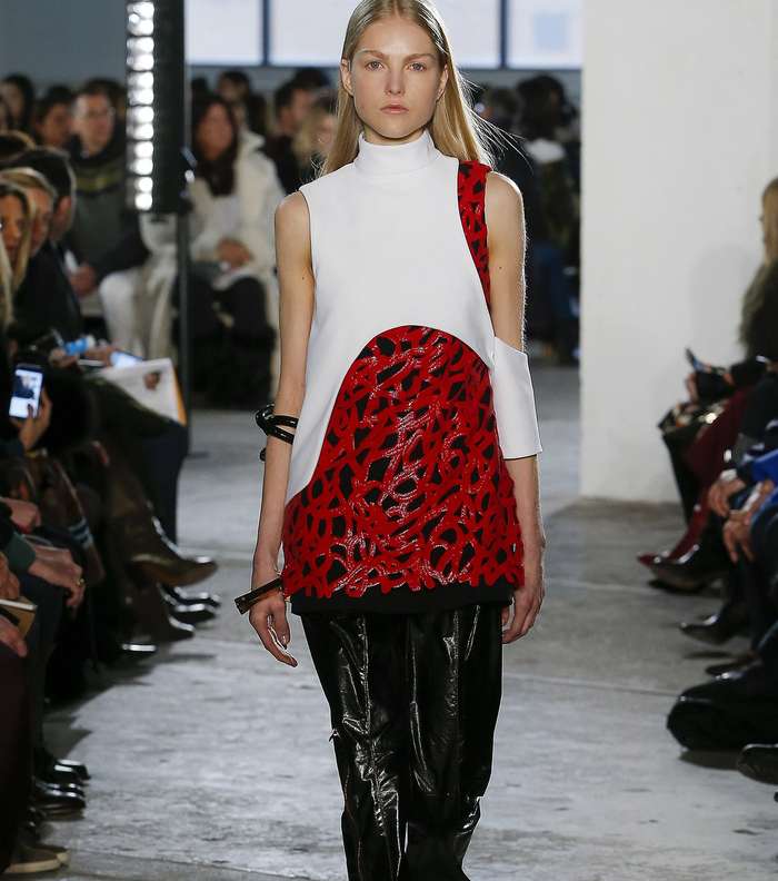 السروال بالجلد اللماع Patent Leather من Proenza schouler لشتاء 2018