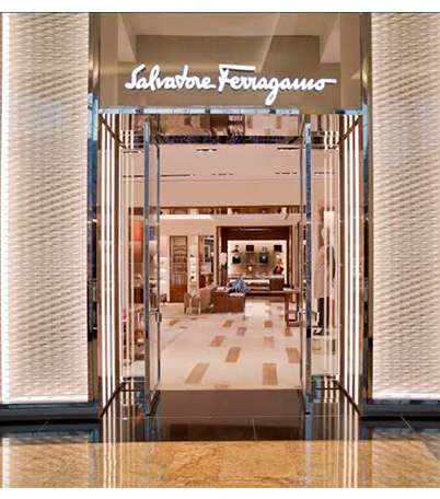 تعرفي على متجر  علامة Salvatore Ferragamo في مول الإمارات
