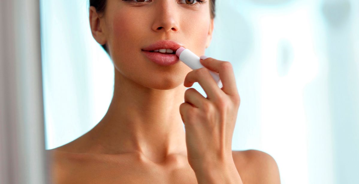 كيف تطبقين ماكياج مشرق ونضر من دون كريم أساس؟