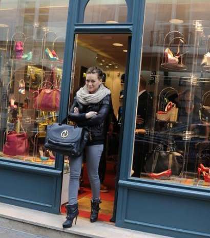 hilary-duff-and-christian-louboutin-gucci-bag-14-06-2011