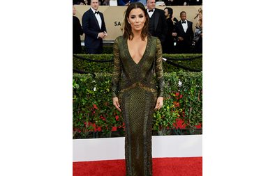 ايفا لونغوريا بفستان من جوليان ماكدونالدز في حفل SAG Awards 2016