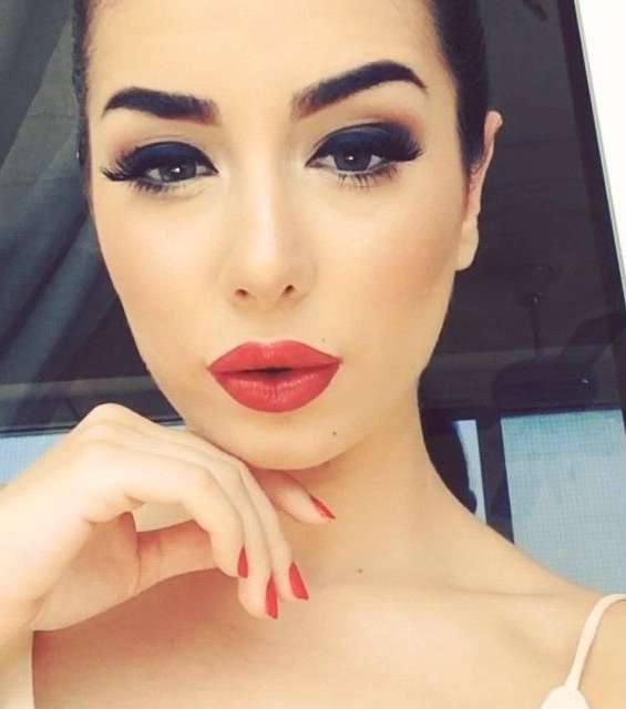 مكياج عيون أسود