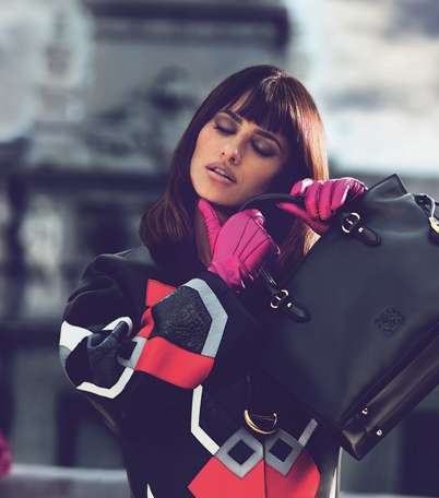 بينيلوبي كروز الوجه الإعلاني لحقائب Loewe