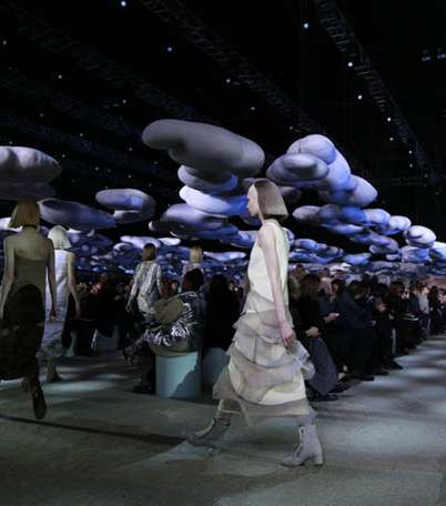 بالصور، إليك تصاميم Marc Jacobs لشتاء 2015