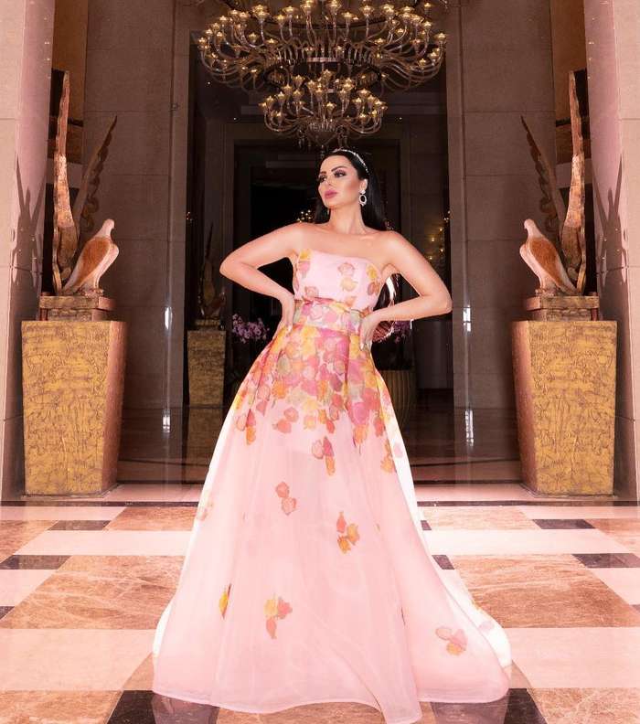 صور اجمل فساتين ديانا كرزون