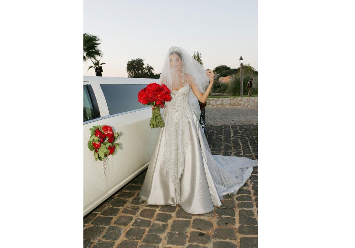 في الذكرى العاشرة لزواجها: هكذا تألقت سيرين عبد النور العروس باطلالتين المختلفتين!