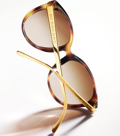 اختاري نظارات Burberry الشمسيّة لربيع وصيف 2013