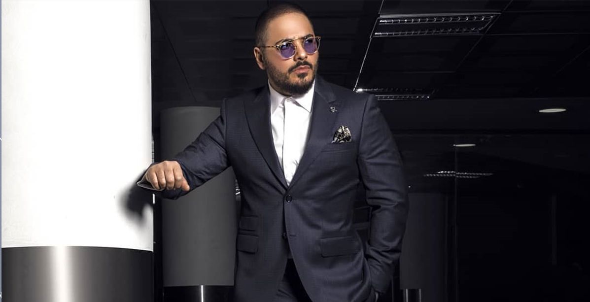 تنسيقات عصرية للرجل من وحي اطلالات النجوم العرب