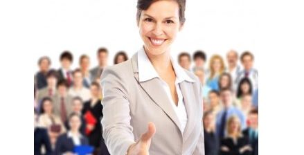 كيف تتعاملين مع مديرتك الجديدة؟
