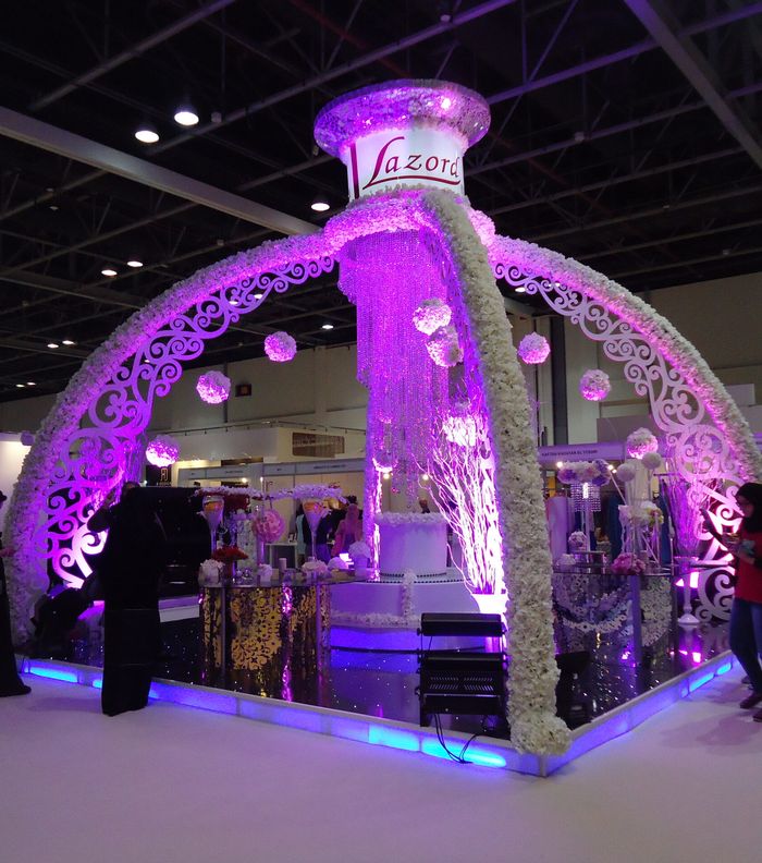 للإضاءة دورها جوهري في إبهار عيون الحضور