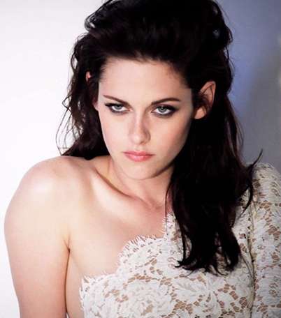 كريستن ستيوارت تتألّق بالماكياج الملطّخ