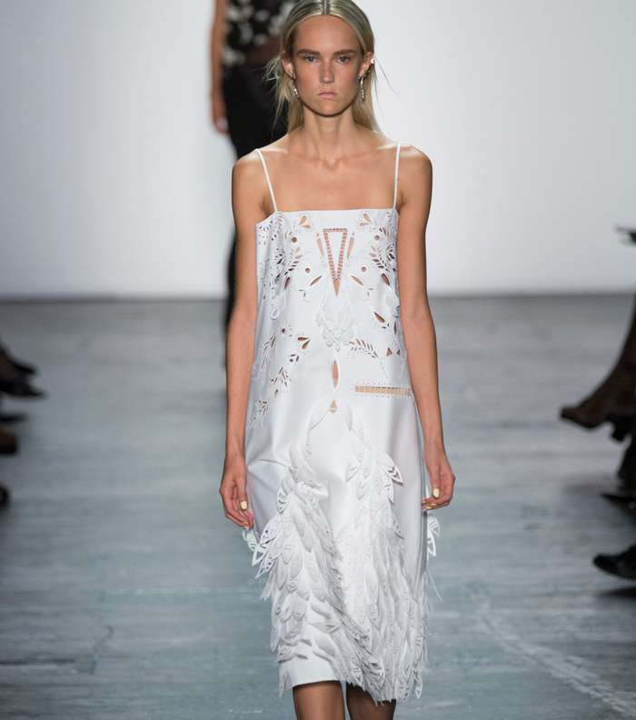 موضة الفساتين بالرباط الرفيع من مجموعة Prabal Gurung لصيف 2016