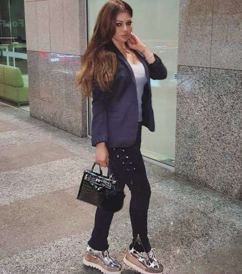 من انستقرام اليك هيفاء وهبي بموضة حذاء الـ Platform Wedges من ستيلا ماكارتني