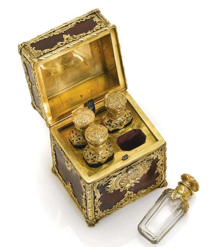 صور اجمل توزيعات عطور ميني للاعراس