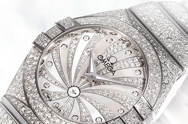 أضيفي لمسة مميزة إلى يدك مع ساعات اوميغا